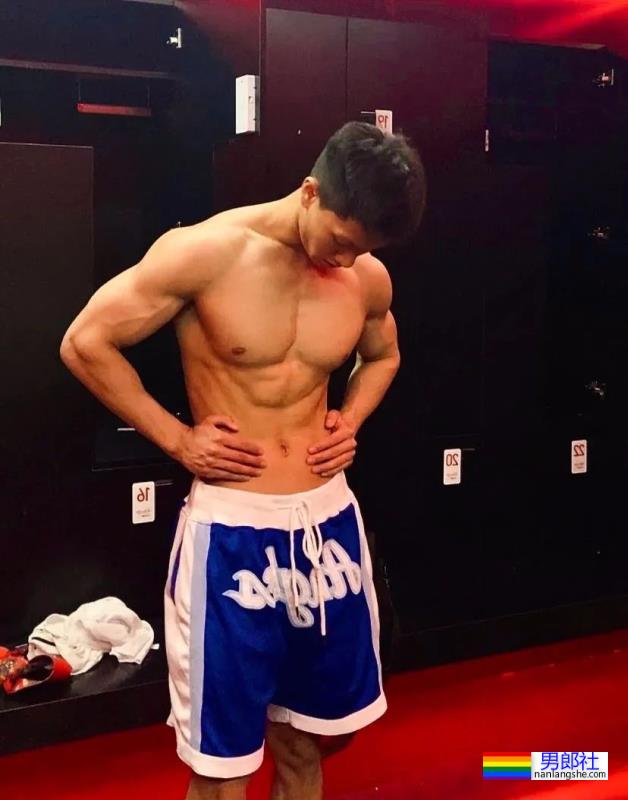 188cm健身博主，六块腹肌真结实！ - 51虹马