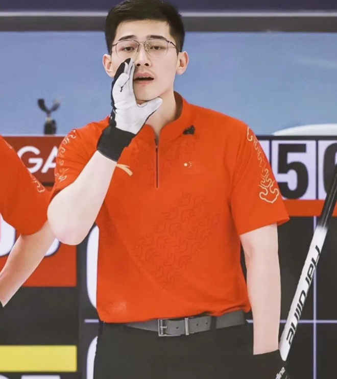 喊拍真拍啊！许静韬脱了拍写真登各大杂志！ - 51虹马