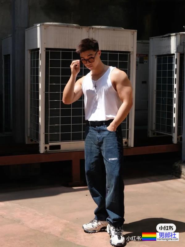 肌肉小鲜肉 - 51虹马