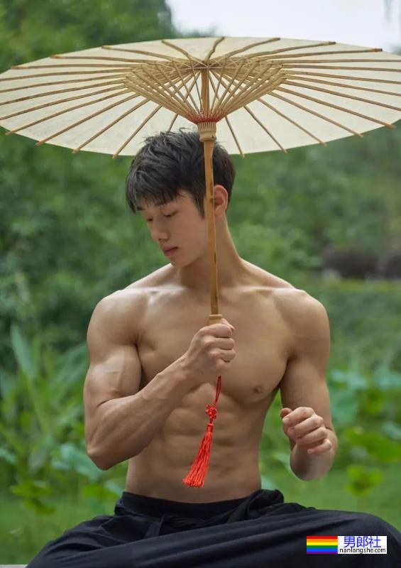 19岁肌肉少年 - 51虹马