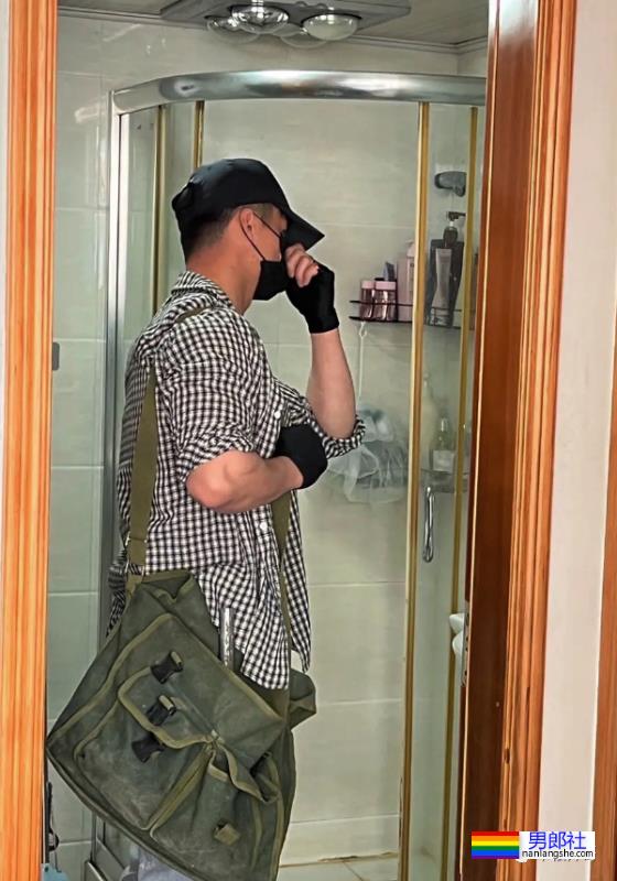 浴霸坏了来了个工人修理，他脱衣服干嘛？ - 51虹马