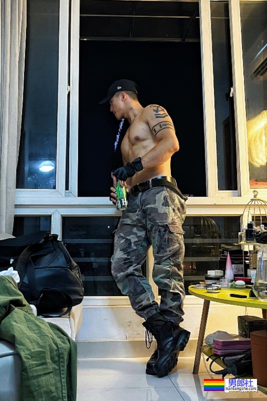 浴霸坏了来了个工人修理，他脱衣服干嘛？ - 51虹马