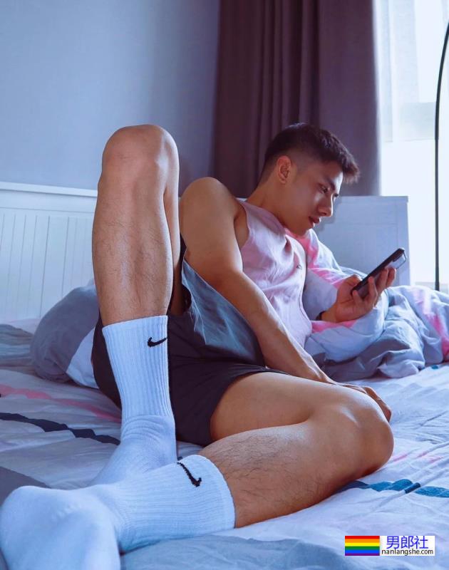 白袜运动小哥哥-51虹马