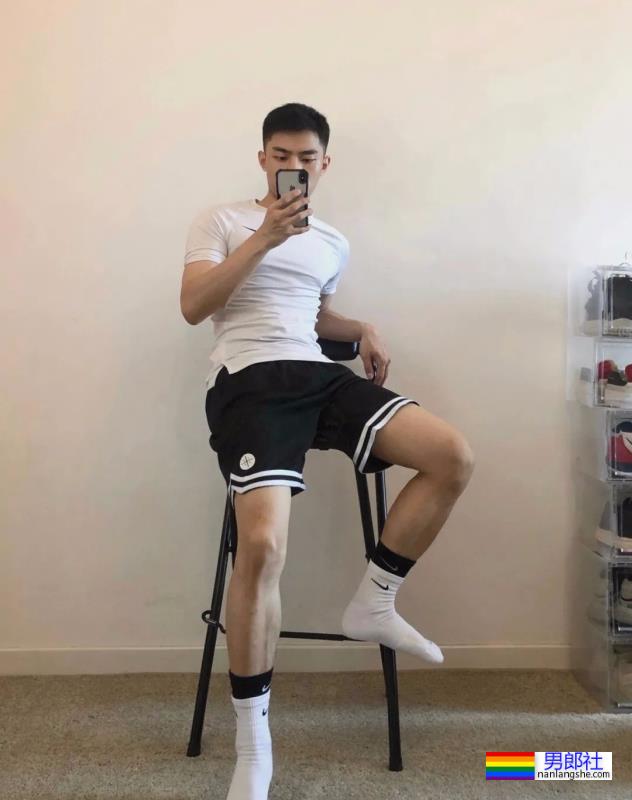 白袜运动小哥哥 - 51虹马