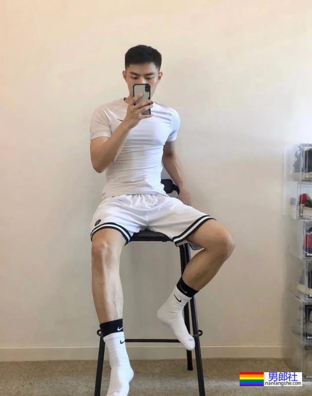 白袜运动小哥哥 - 51虹马