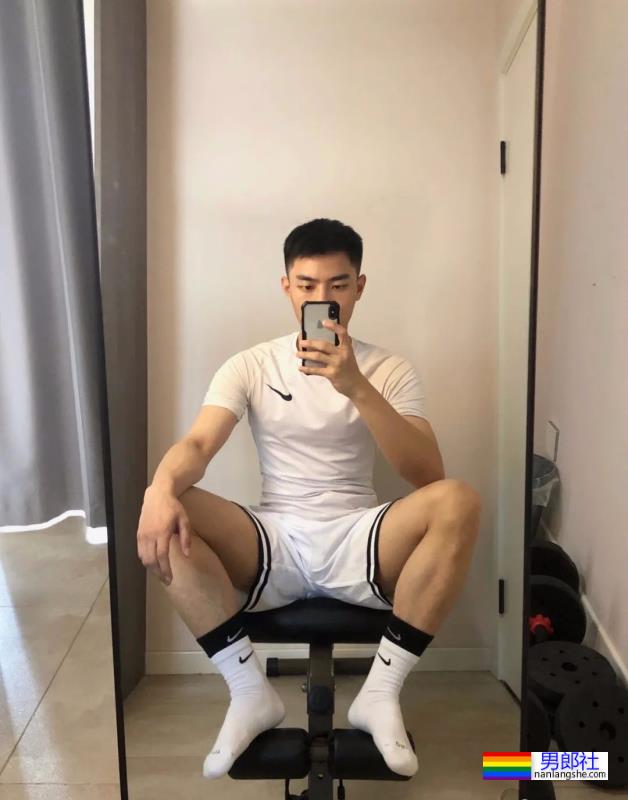 白袜运动小哥哥 - 51虹马