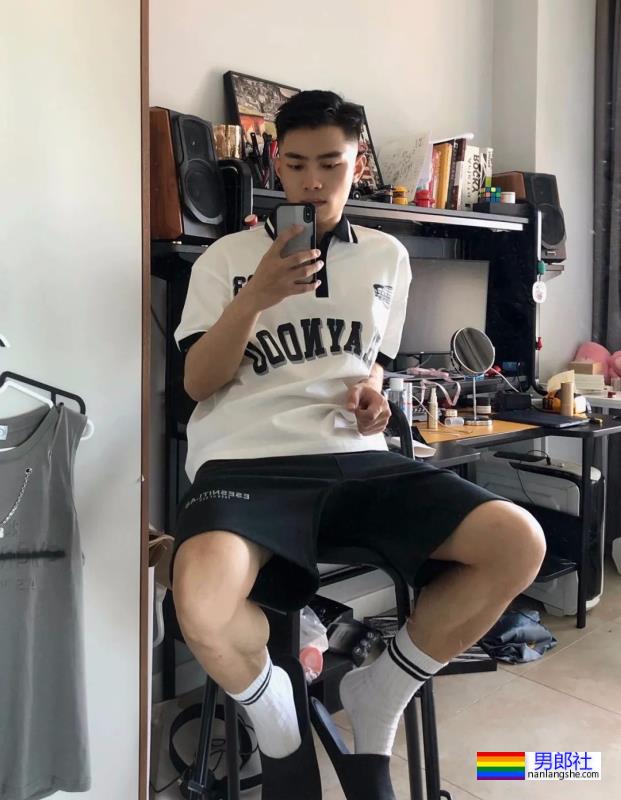 白袜运动小哥哥 - 51虹马