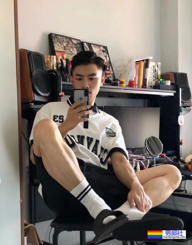 白袜运动小哥哥 - 51虹马