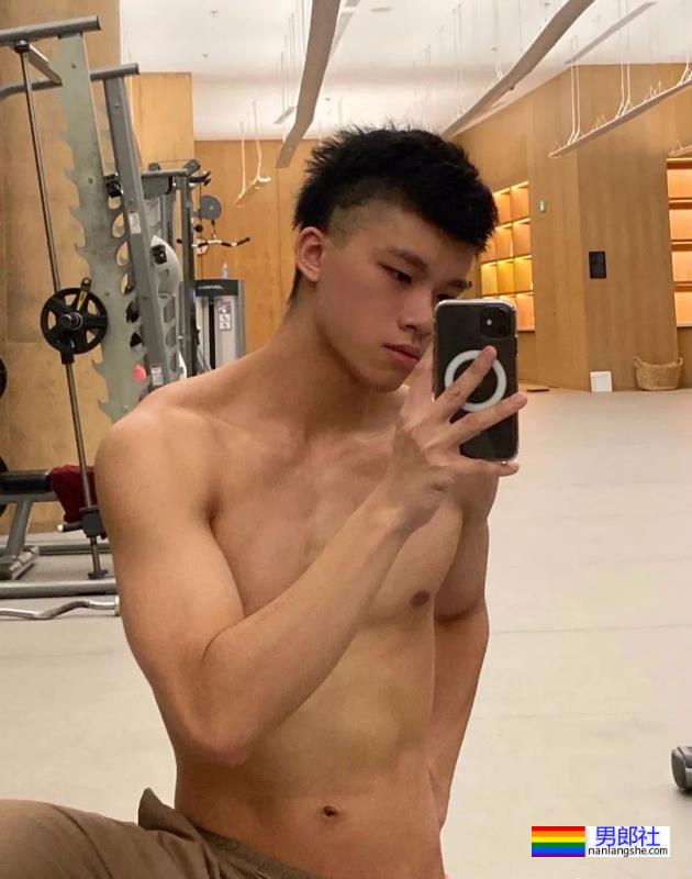 胸肌大腹毛旺盛的足球爷们，到底可以有多Man？ - 51虹马