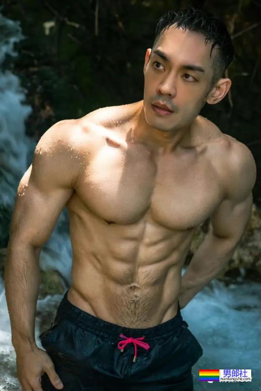 胸肌大腹毛旺盛的足球爷们，到底可以有多Man？ - 51虹马