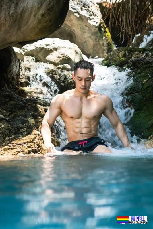 胸肌大腹毛旺盛的足球爷们，到底可以有多Man？ - 51虹马