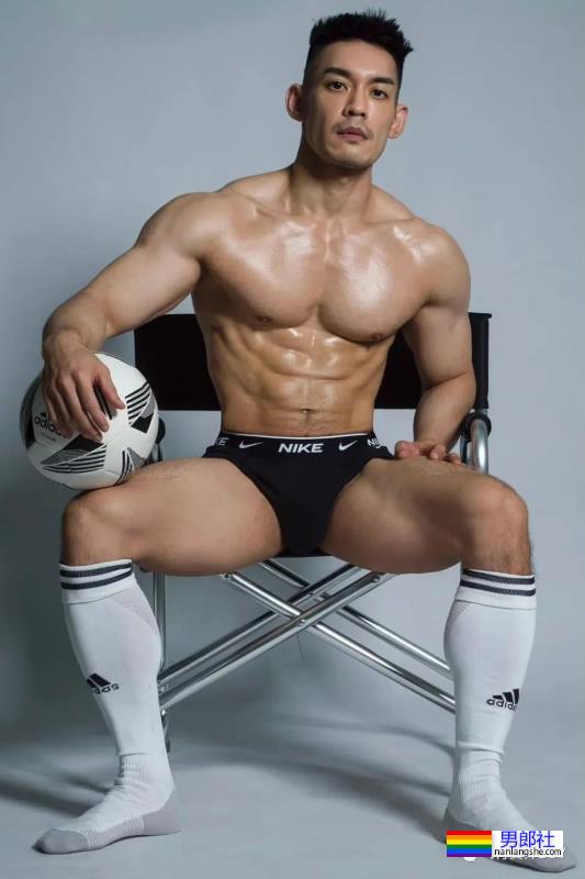 胸肌大腹毛旺盛的足球爷们，到底可以有多Man？ - 51虹马