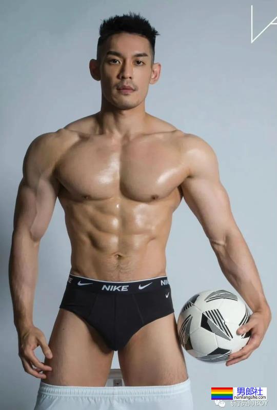 胸肌大腹毛旺盛的足球爷们，到底可以有多Man？ - 51虹马