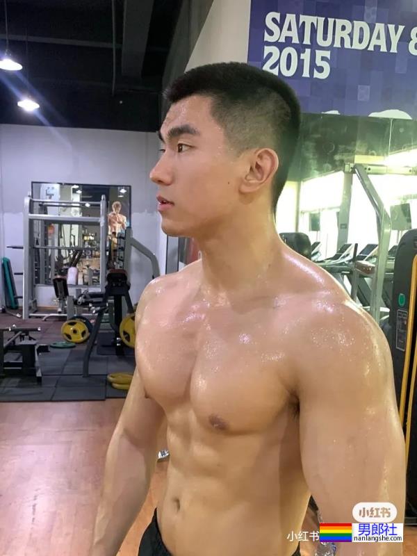 肌肉硬汉 - 51虹马