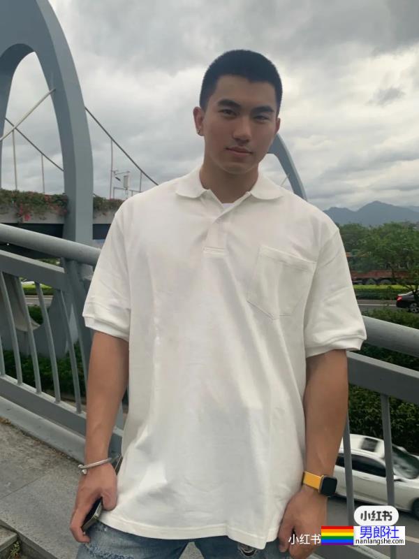 肌肉硬汉 - 51虹马