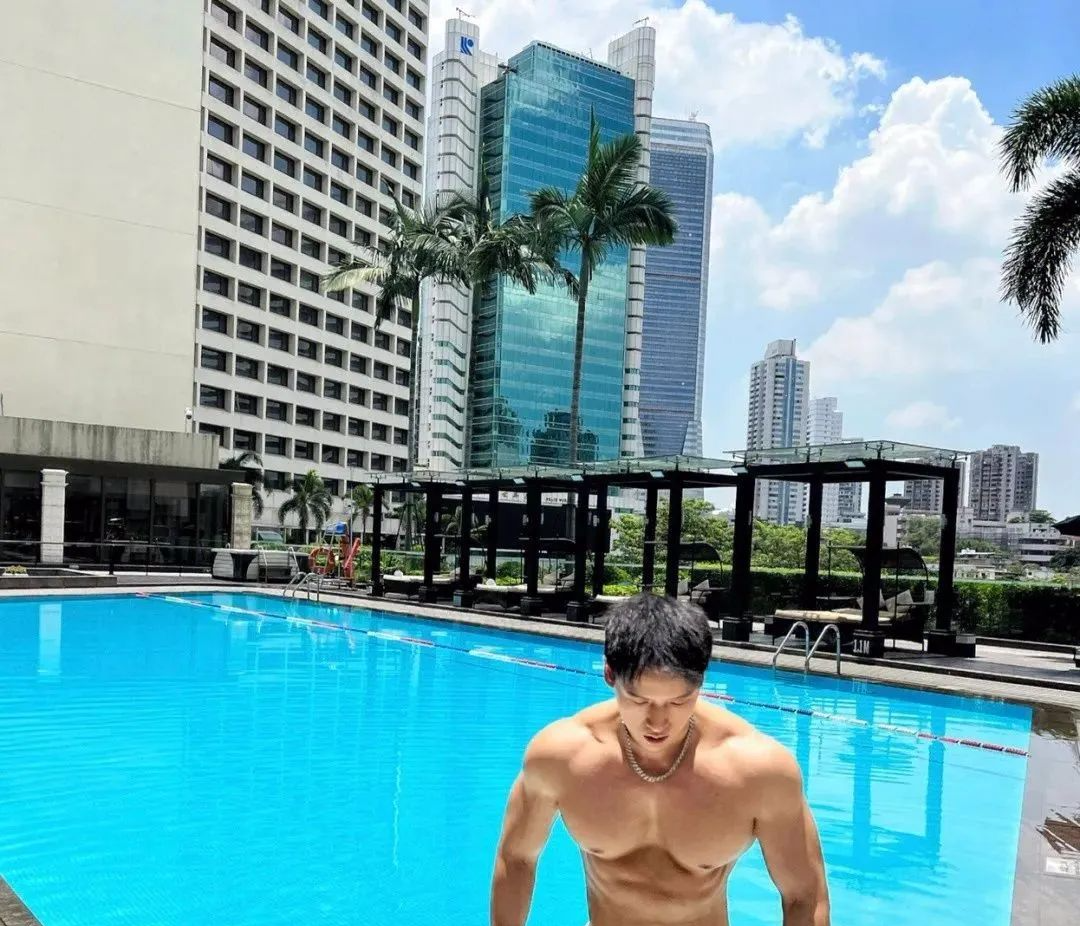 185CM大长腿肌肉男 - 51虹马