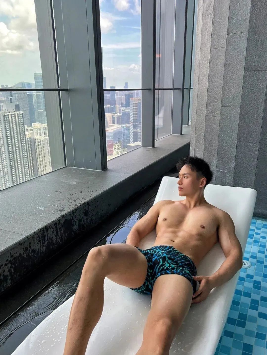 185CM大长腿肌肉男 - 51虹马