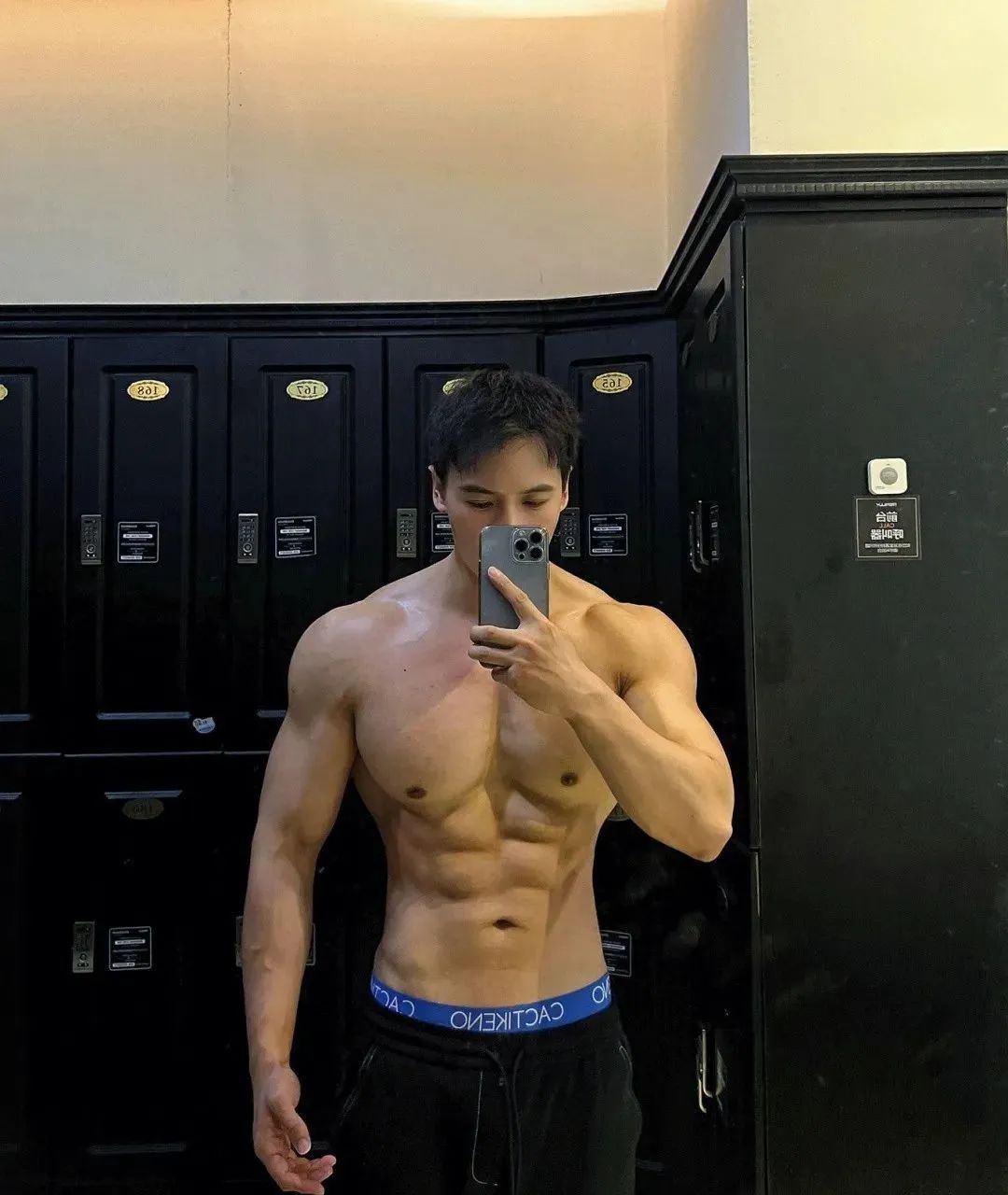 185CM大长腿肌肉男 - 51虹马