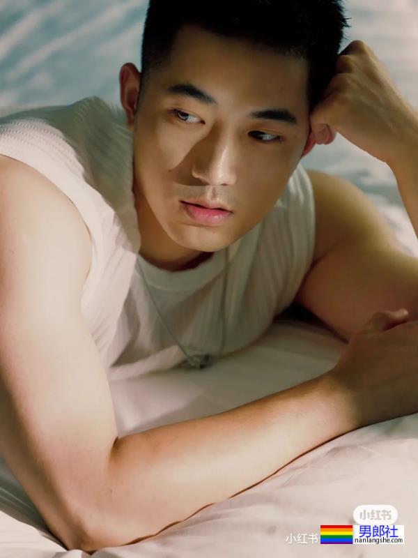 白衣少年 - 51虹马