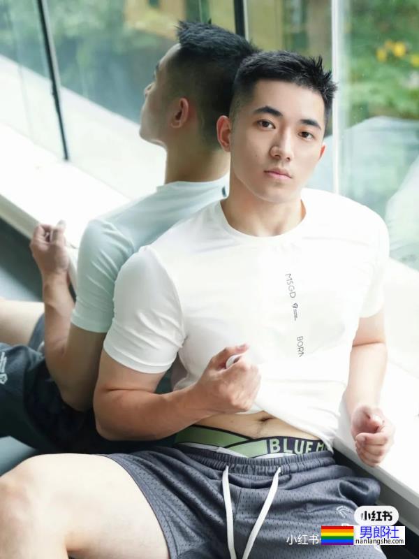 白衣少年 - 51虹马