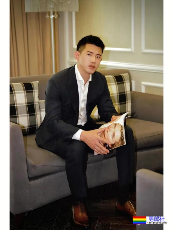 还记得好男儿吴建飞吗？现在变身寸头肌肉爸爸了！ - 51虹马