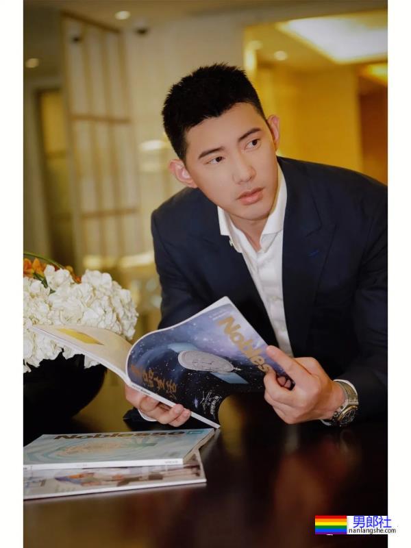 还记得好男儿吴建飞吗？现在变身寸头肌肉爸爸了！ - 51虹马