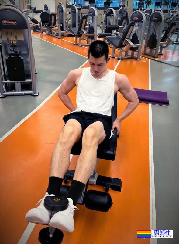 还记得好男儿吴建飞吗？现在变身寸头肌肉爸爸了！ - 51虹马