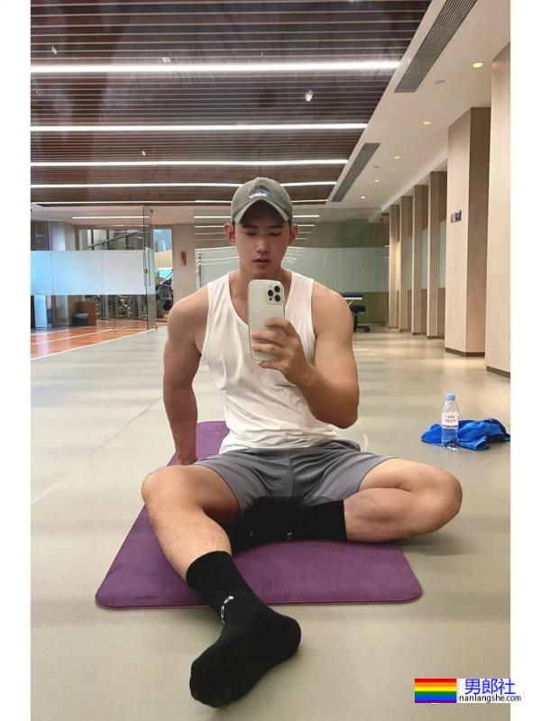 还记得好男儿吴建飞吗？现在变身寸头肌肉爸爸了！ - 51虹马