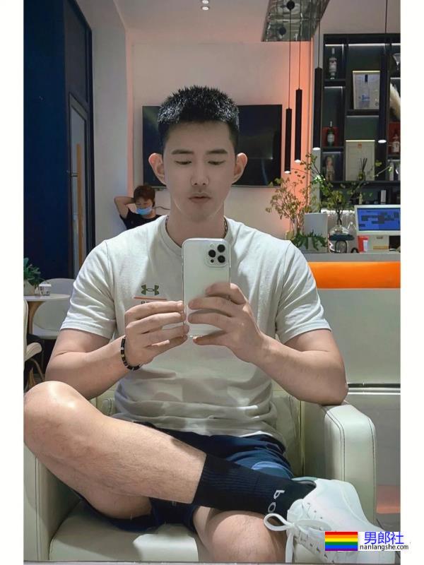 还记得好男儿吴建飞吗？现在变身寸头肌肉爸爸了！ - 51虹马