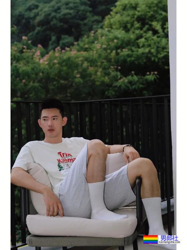 还记得好男儿吴建飞吗？现在变身寸头肌肉爸爸了！ - 51虹马