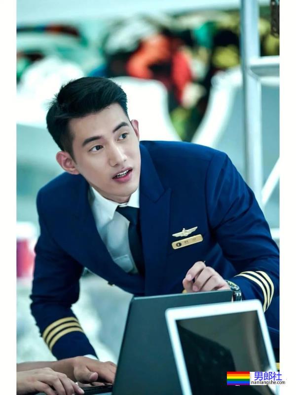 还记得好男儿吴建飞吗？现在变身寸头肌肉爸爸了！ - 51虹马