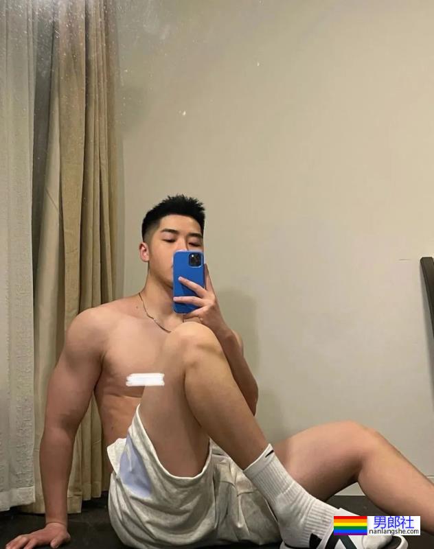 绿茵场上的白袜体育生 - 51虹马