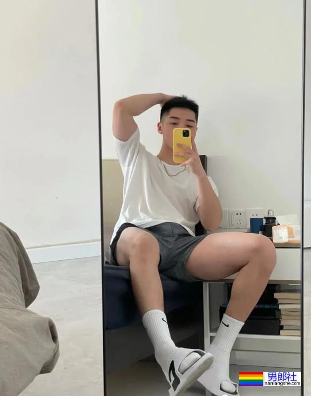 绿茵场上的白袜体育生 - 51虹马