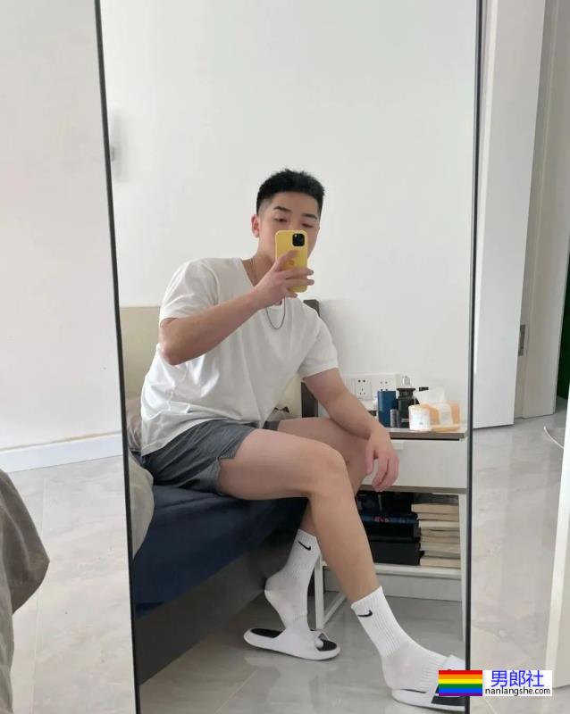 绿茵场上的白袜体育生 - 51虹马