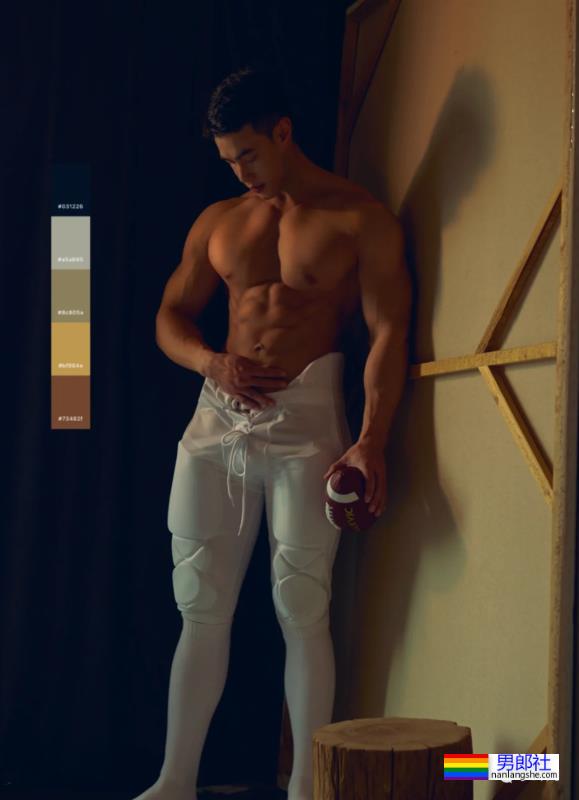 重庆橄榄球小哥拍写真大片，网友：想变成那个橄榄球…… - 51虹马