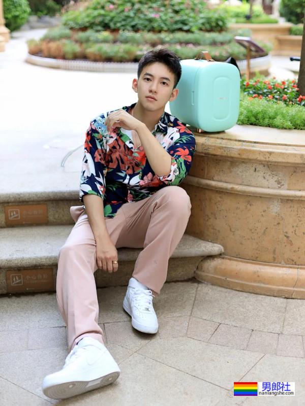 干净帅气的小哥哥，这也太帅了吧！ - 51虹马