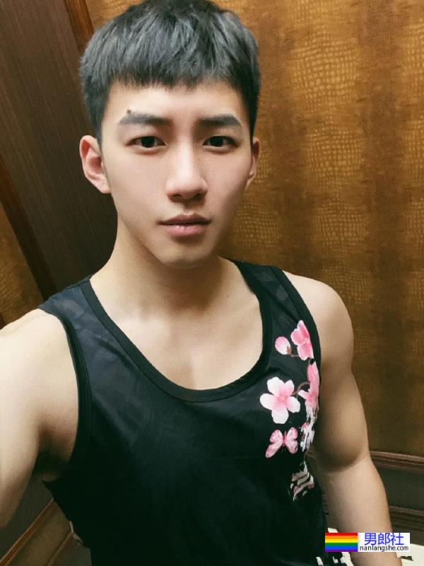 干净帅气的小哥哥，这也太帅了吧！ - 51虹马