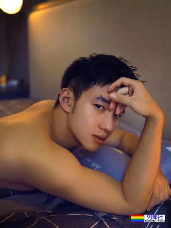 干净帅气的小哥哥，这也太帅了吧！ - 51虹马