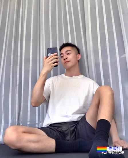 湖北腹肌小哥，男生就该这样 - 51虹马