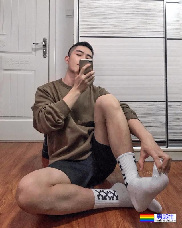 湖北腹肌小哥，男生就该这样 - 51虹马