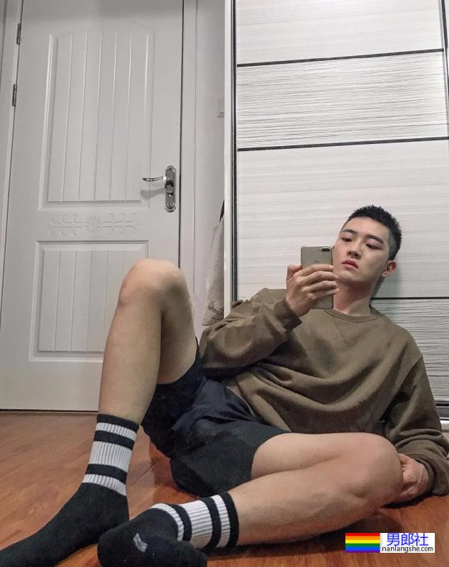 湖北腹肌小哥，男生就该这样 - 51虹马