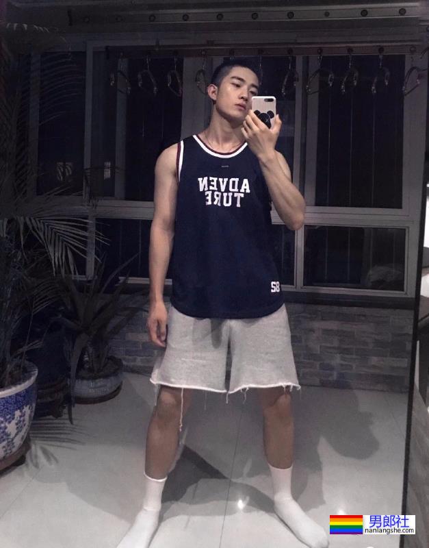 湖北腹肌小哥，男生就该这样 - 51虹马