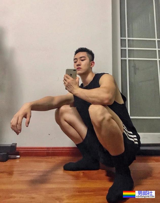 湖北腹肌小哥，男生就该这样 - 51虹马