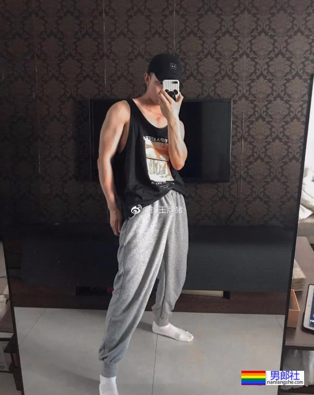 湖北腹肌小哥，男生就该这样 - 51虹马