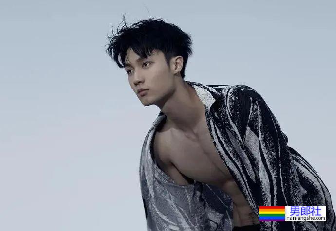 清秀帅气的00后小哥哥,身材竟然这么可口!-51虹马