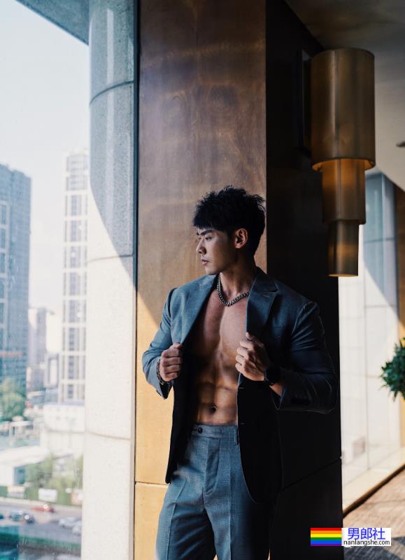 这群西装革履的《绝对男人》,一整个爱住了! - 51虹马 这群西装革履的《绝对男人》,一整个爱住了! - 51虹马