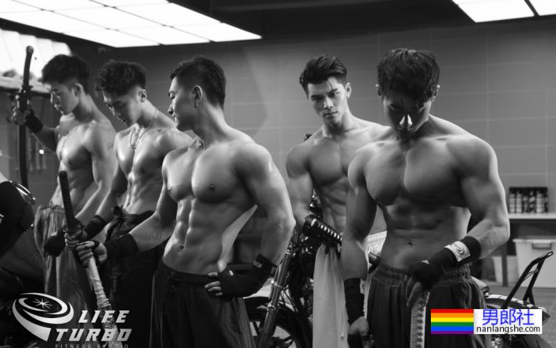 这群西装革履的《绝对男人》,一整个爱住了! - 51虹马 这群西装革履的《绝对男人》,一整个爱住了! - 51虹马