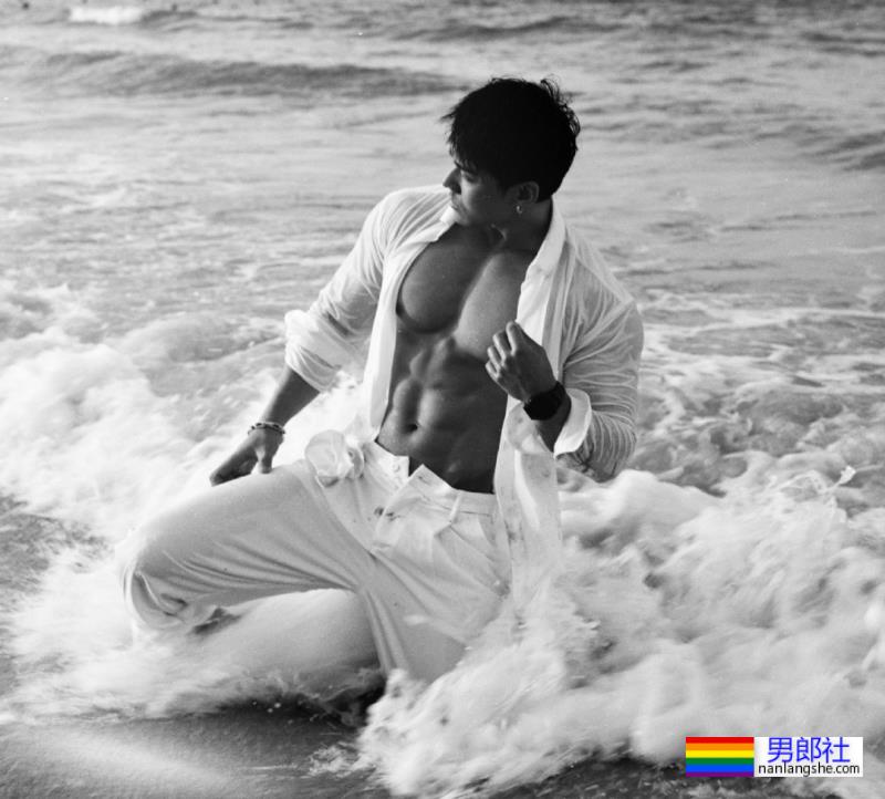 这群西装革履的《绝对男人》,一整个爱住了! - 51虹马 这群西装革履的《绝对男人》,一整个爱住了! - 51虹马