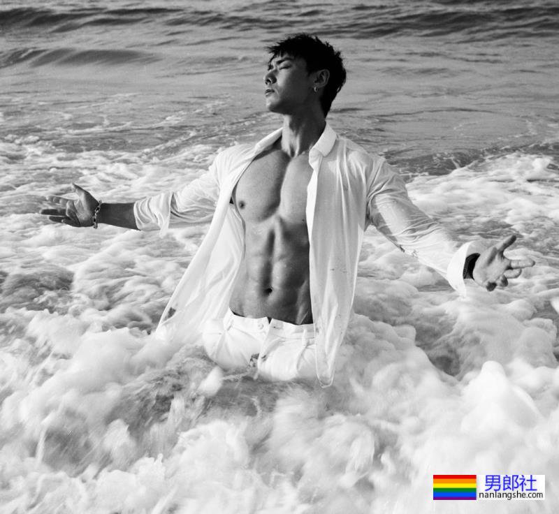 这群西装革履的《绝对男人》,一整个爱住了! - 51虹马 这群西装革履的《绝对男人》,一整个爱住了! - 51虹马