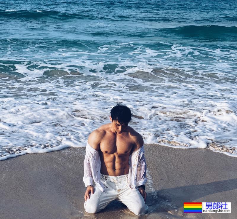 这群西装革履的《绝对男人》,一整个爱住了! - 51虹马 这群西装革履的《绝对男人》,一整个爱住了! - 51虹马